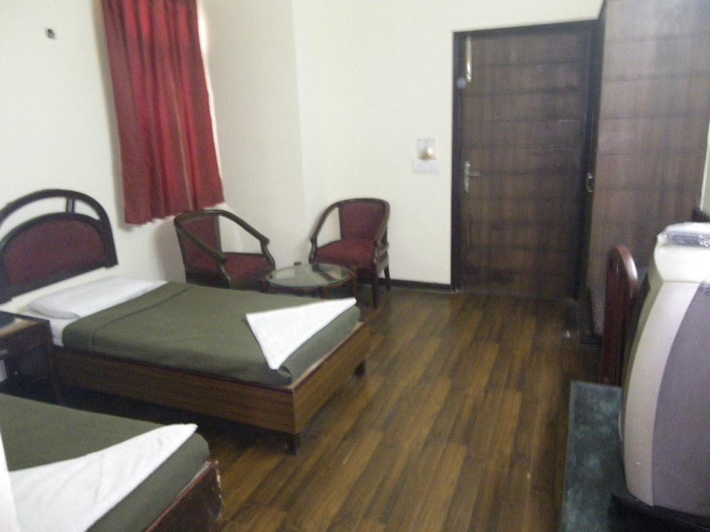 Hotel Metro Continental Delhi  Oda fotoğraf